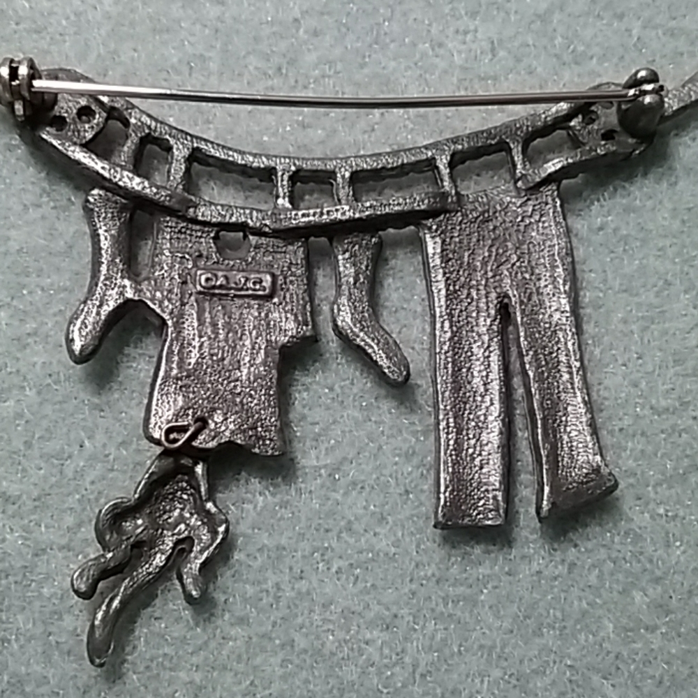 🍁3/$25 👉*VINTAGE* KITTY CAT SWINGING CLOTHESLINE PIN~ PEWTER - Picture 3 of 5
